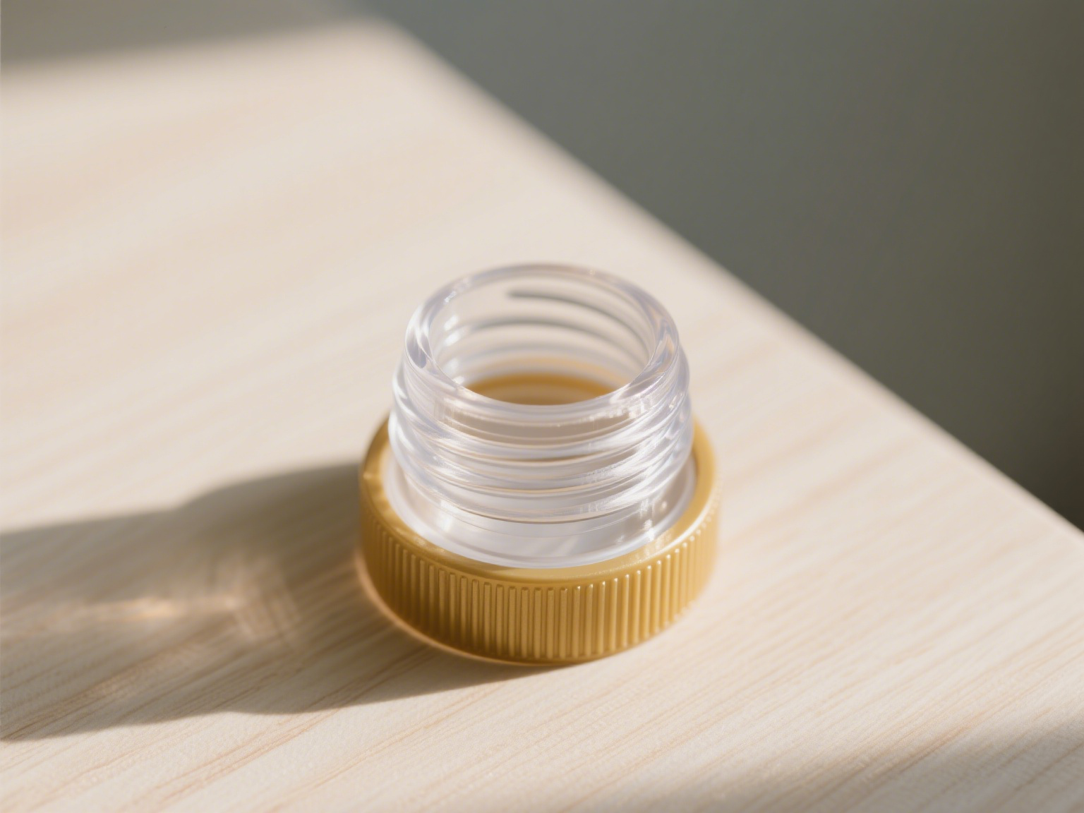 Various glass bottle accessories